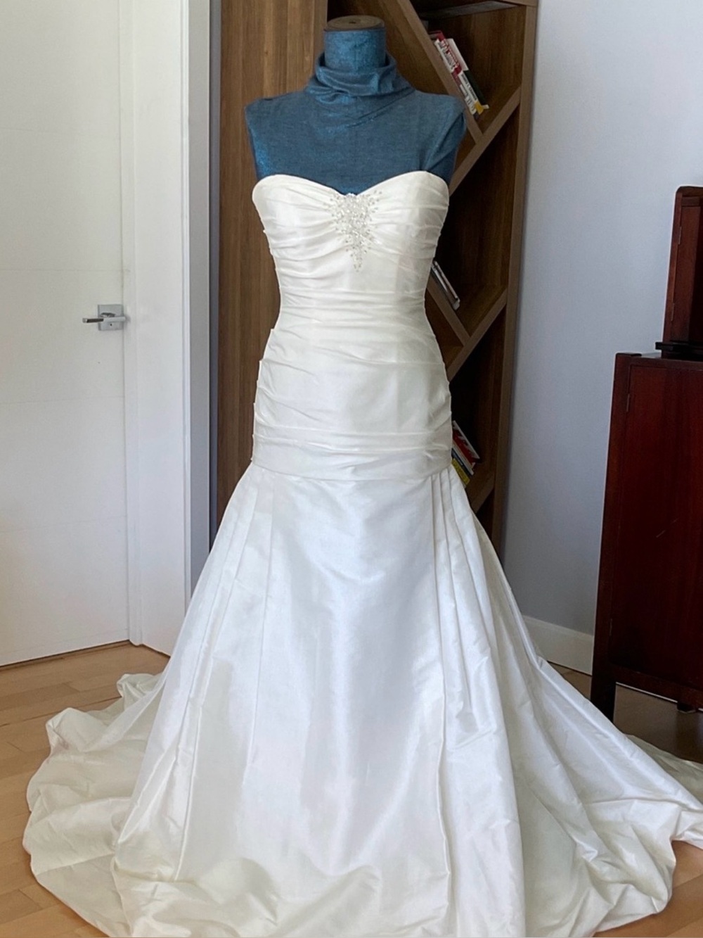 Elegant White Strapless Mermaid Wedding Dress with Beaded Detail